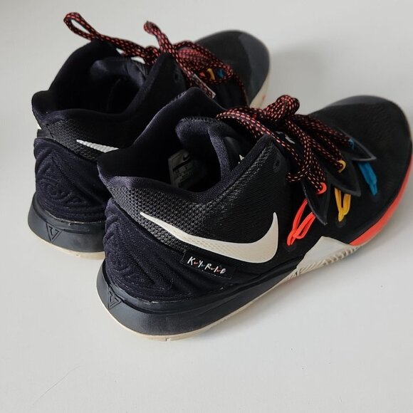 NIKE | Kyrie Irving 5 Friends Multicolor High sneakers boys sz 7 - Picture 4 of 7